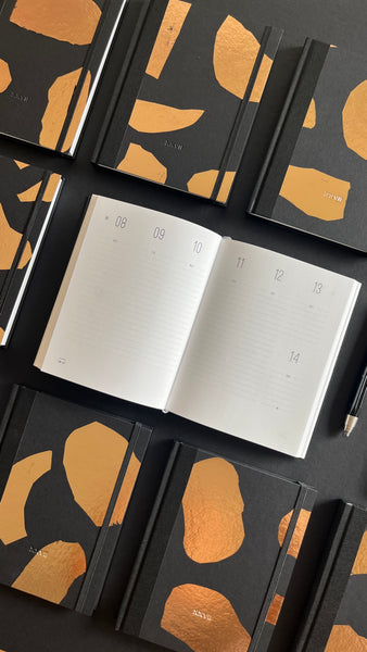 A Planbook 2027 határidőnapló / BRILL special edition - fekete-arany
