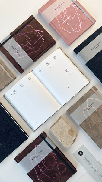 A Planbook 2027 határidőnapló / 'KLASSZIK' elrendezésű - 4 féle borítóval