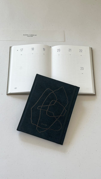 A Planbook 2027 határidőnapló / 'KLASSZIK' elrendezésű - 4 féle borítóval
