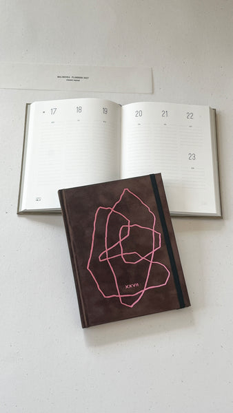 A Planbook 2027 határidőnapló / 'KLASSZIK' elrendezésű - 4 féle borítóval