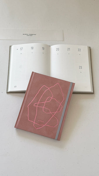 A Planbook 2027 határidőnapló / 'KLASSZIK' elrendezésű - 4 féle borítóval