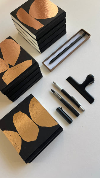 Sketchbook BOLD / BRILL fekete-arany üres lapokkal